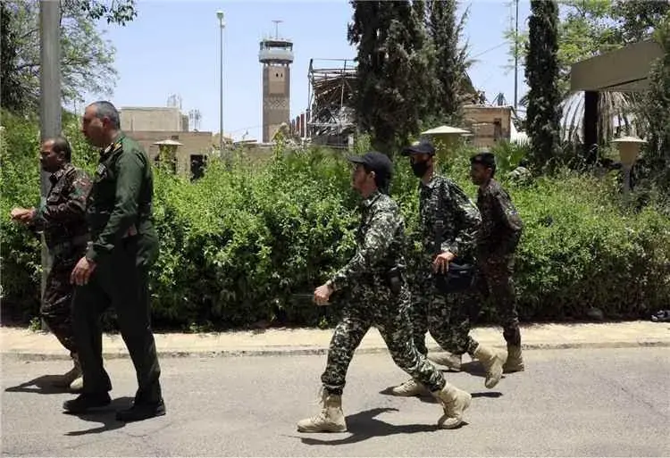 مسلحو الحوثي يغادرون صنعاء تحت ضغط تصاعد المعارك
