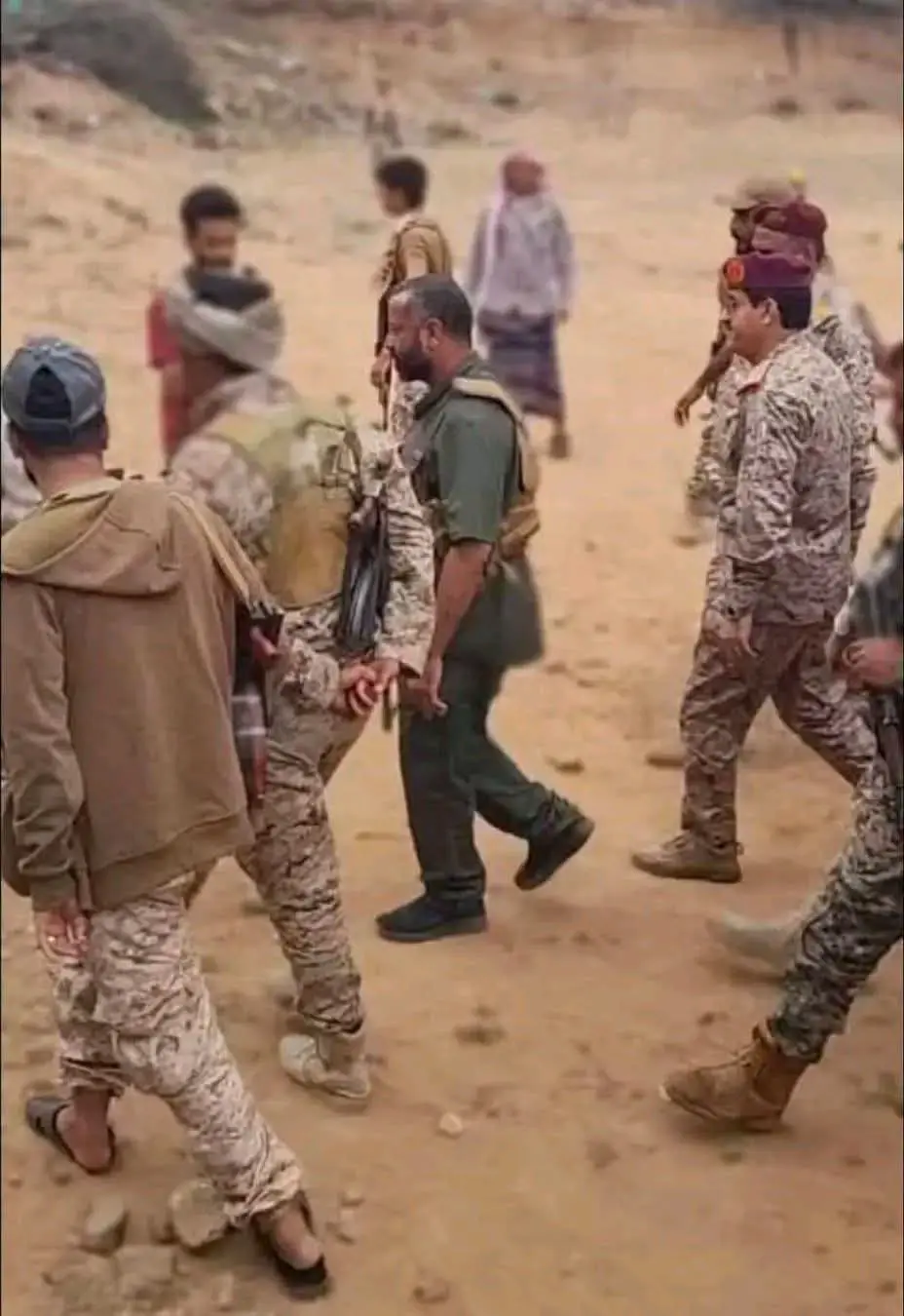 وزير الدفاع يفاجئ جبهات الضالع.. رسالة ميدانية ورف...