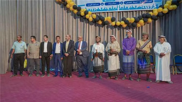 معهد شبوة العالي للعلوم الطبية يحتفي بتخرج 35 طالب...