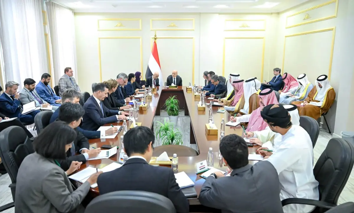رئيس مجلس القيادة: المليشيات الحوثية اختارت الحرب...