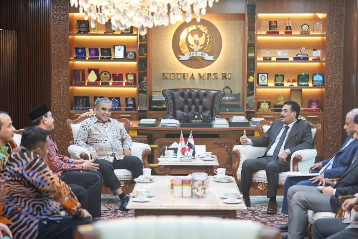 سفير اليمن يبحث مع رئيس مجلس الشورى الإندونيسي الع...