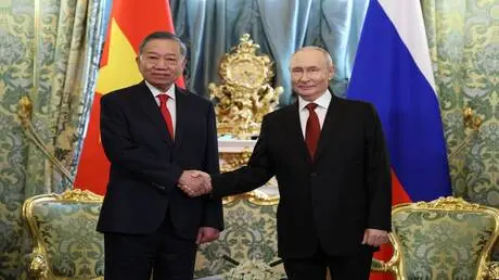 روسيا وفيتنام توقعان 17 وثيقة لتعزيز التعاون بين ا...