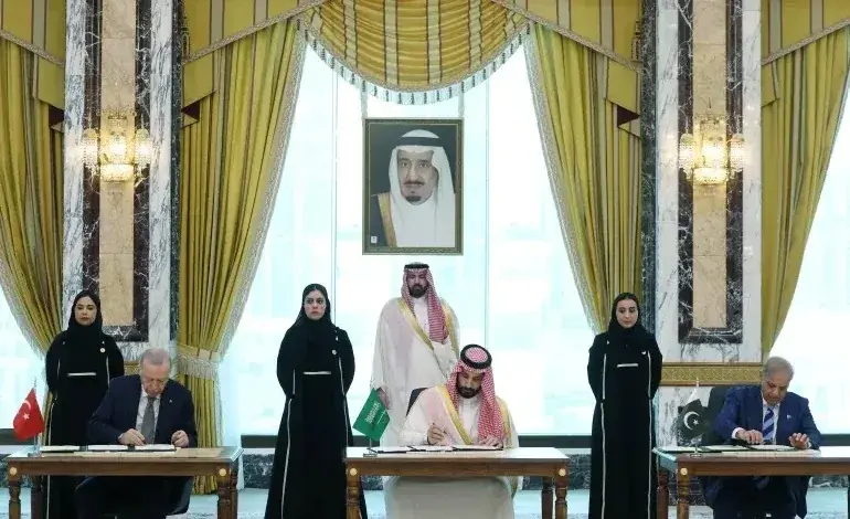 رويترز: السعودية وباكستان وتركيا تنسق عسكرياً للرد...