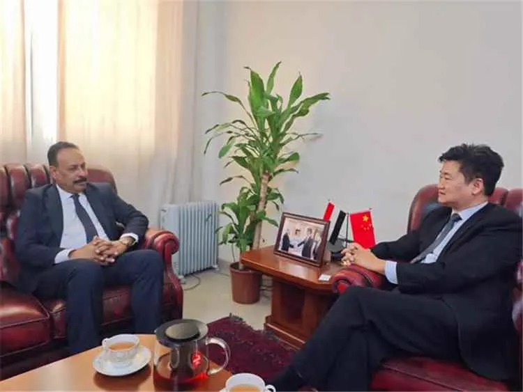 وزير الأشغال يبحث مع السفير الصيني تعزيز التعاون ف...