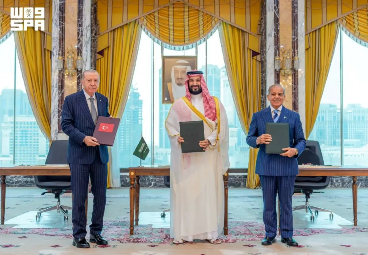 كواليس التحرك السعودي لضرب الحوثيين وحدود التدخل ا...