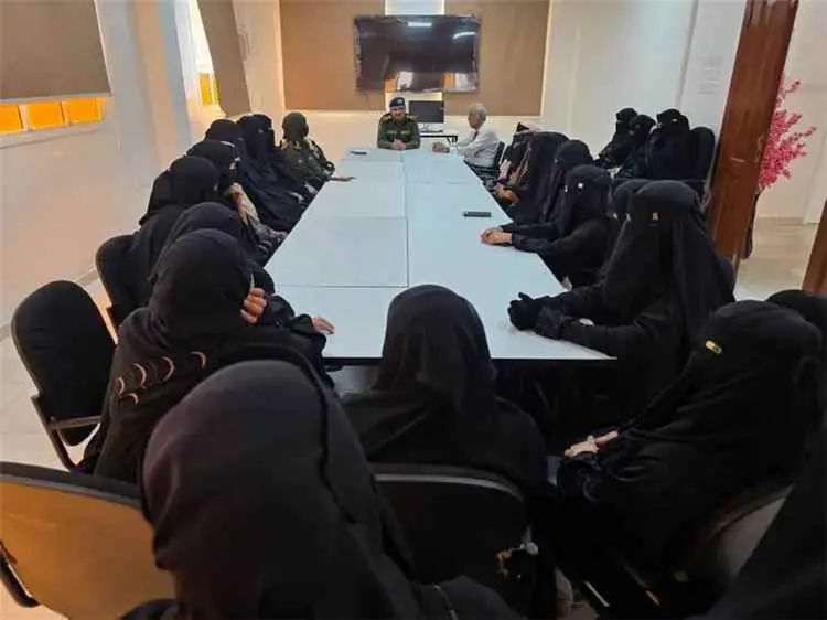 التوجيه المعنوي بوزارة الداخلية ينفذ برنامجاً توعو...