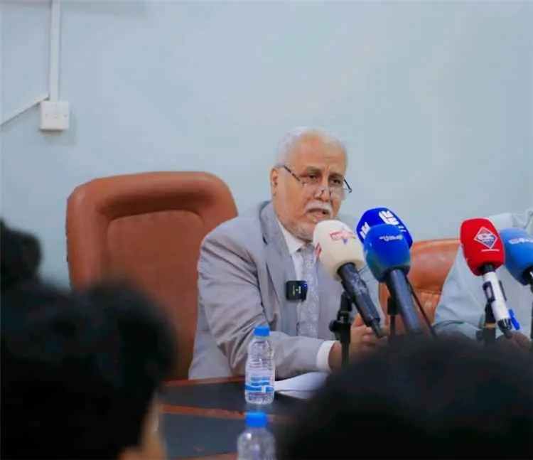 مؤتمر صحفي بالمكلا يستعرض آخر الترتيبات لانعقاد ال...