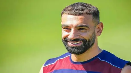 قبل لقاء كونيا سبور.. مشجع يفاجئ محمد صلاح (فيديو)