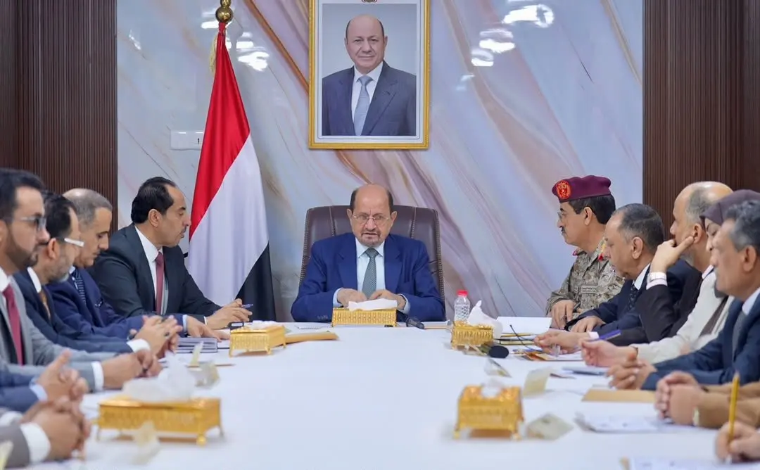 مجلس الوزراء يتحرك لاحتواء التصعيد الحوثي ويعلن حز...