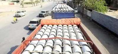 توزيع 6500 أسطوانة غاز مجاناً بالحديدة وتعز
