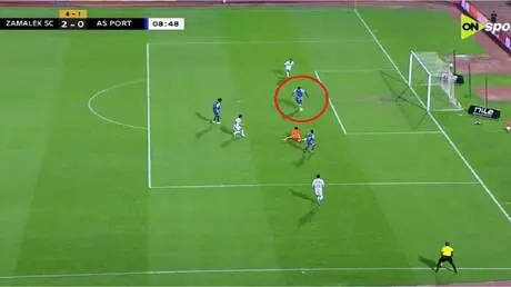 عجائب كرة القدم.. لاعب يهدر هدفا محققا أمام الزمال...