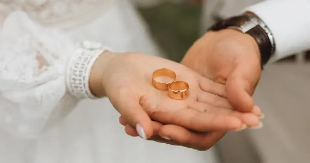 شروط توثيق عقد الزواج: بلوغ 18 عامًا والفحص الطبي...