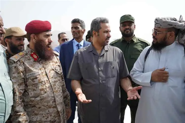 محافظ لحج يُشيد بتضحيات القوات المسلحة ويدعو إلى ت...