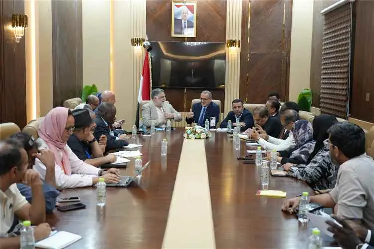 وزير الصحة يبحث الاستجابة للطوارئ الصحية مع شركاء...