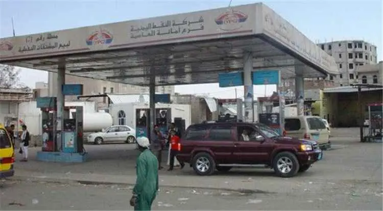الحوثيون يفرضون زيادة جديدة على أسعار المشتقات الن...