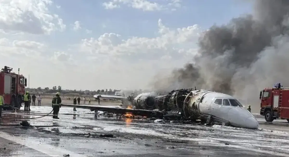 بعد تحطم طائرة.. إغلاق المجال الجوي في مطار مصراتة...