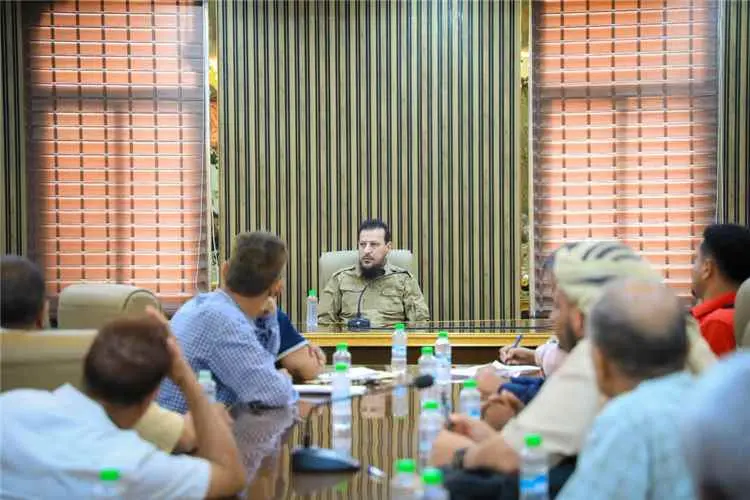 محافظ عدن يوجه بتعزيز دور اللجان المجتمعية في حفظ...
