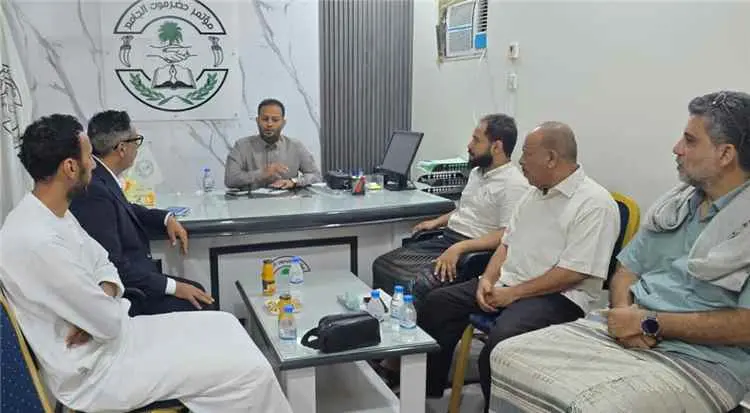 أمين عام مؤتمر حضرموت الجامع يستقبل قياديًا في مجل...