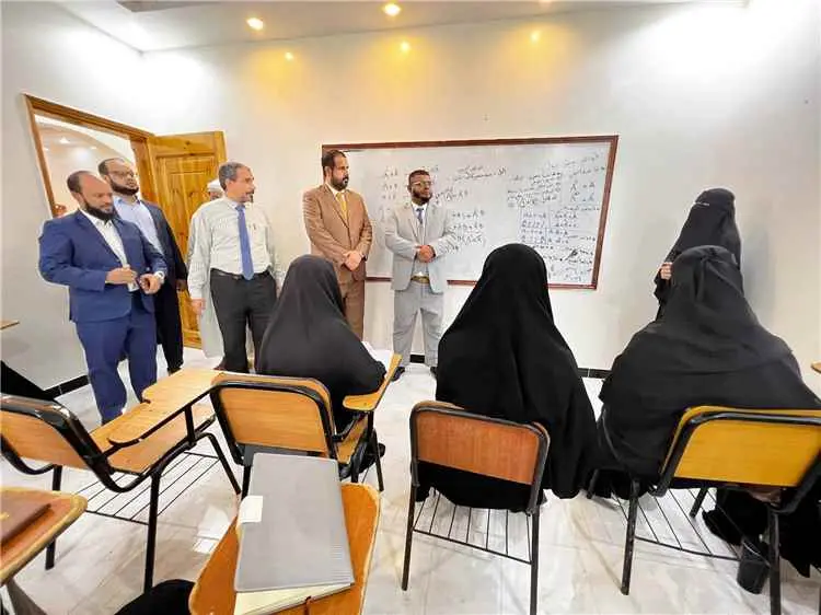 وكيل حضرموت لشؤون التنمية يدشن العام الجامعي بجامع...