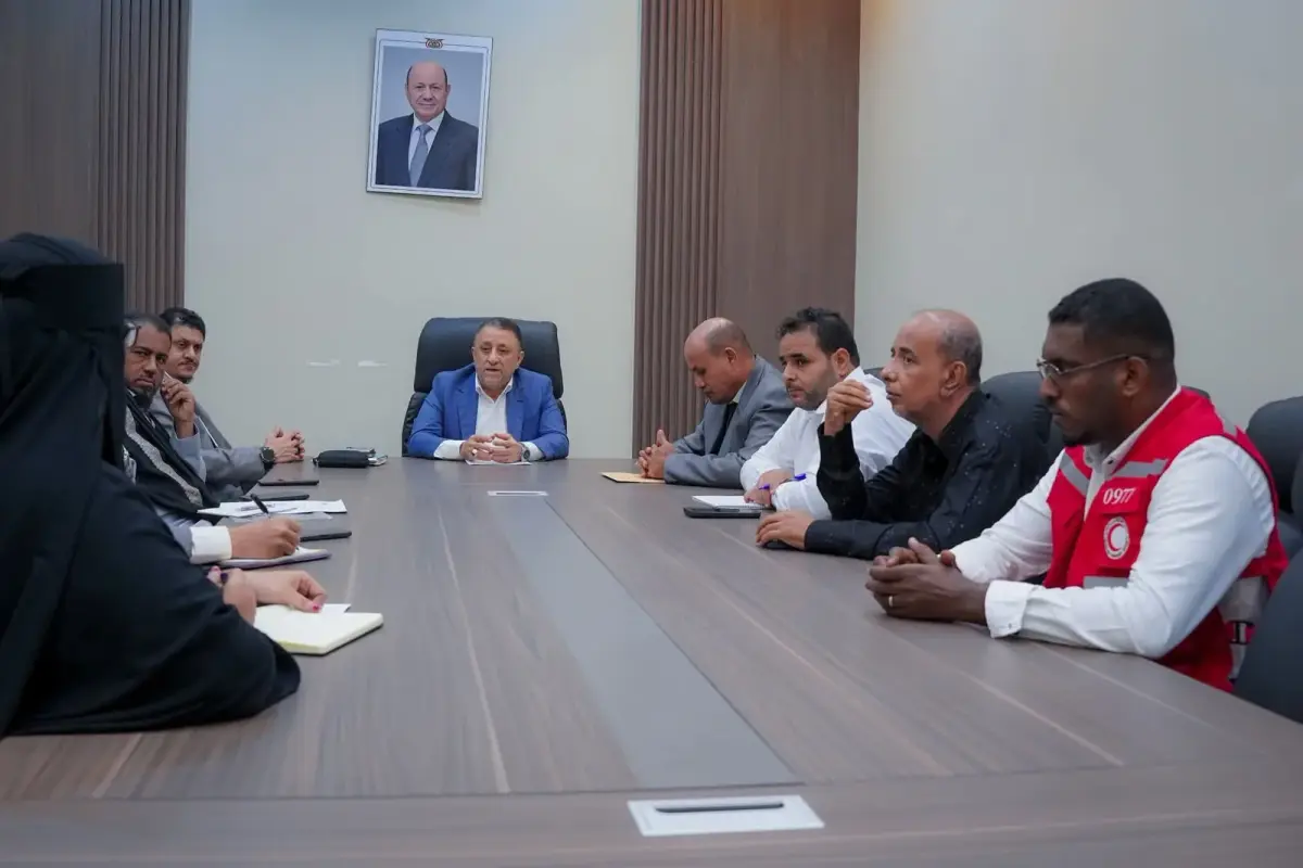 أمين محلي أبين يرأس اجتماعًا رسميًا يناقش الاستعدا...