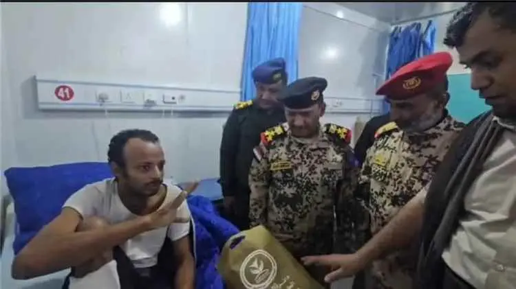 طارق صالح يوجّه برعاية مضاعفة لجرحى معارك الساحل و...