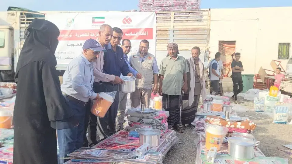 سلطة لحج تسيّر قافلة إغاثية طارئة للنازحين في رأس...