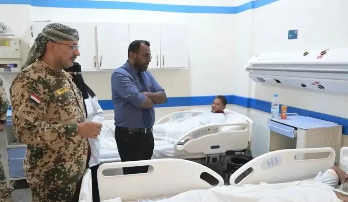 الفريق طارق صالح يوجه بنقل جرحى المقاومة الوطنية ل...