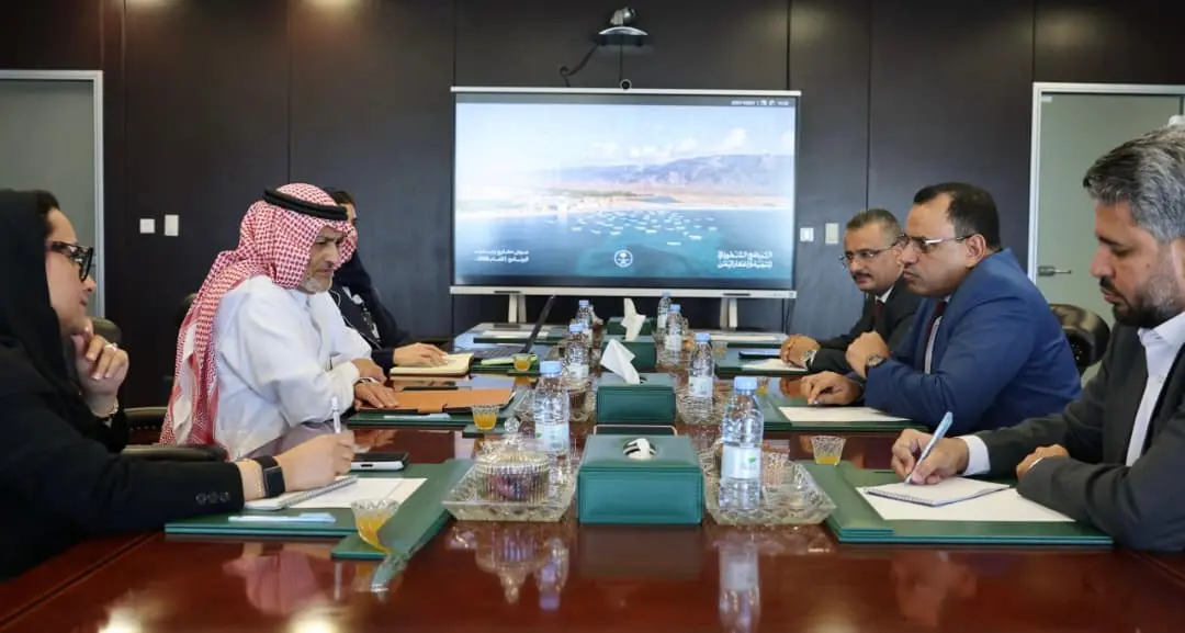 الوزير السقطري يبحث مع البرنامج السعودي تعزيز التع...