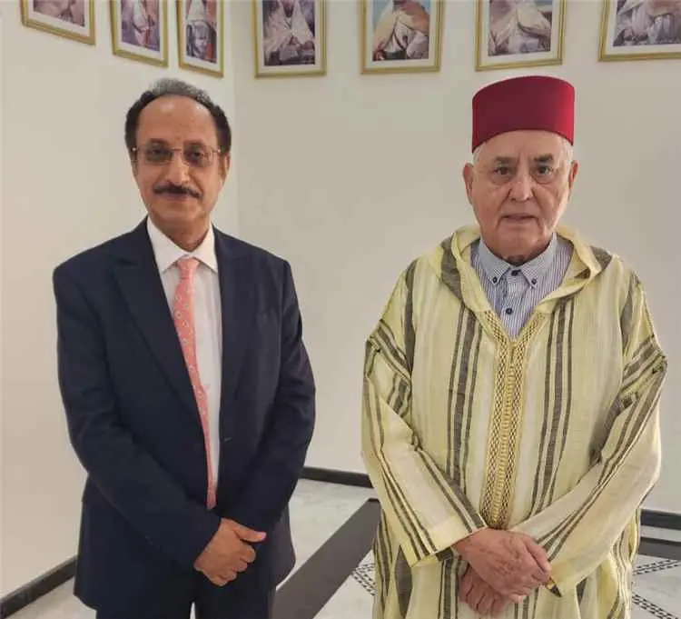السفير الأصبحي يبحث مع مدير الخزانة الملكية للمخطو...