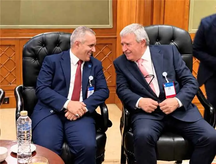 الوزير اليافعي يبحث مع مدير عام منظمة العمل العربي...
