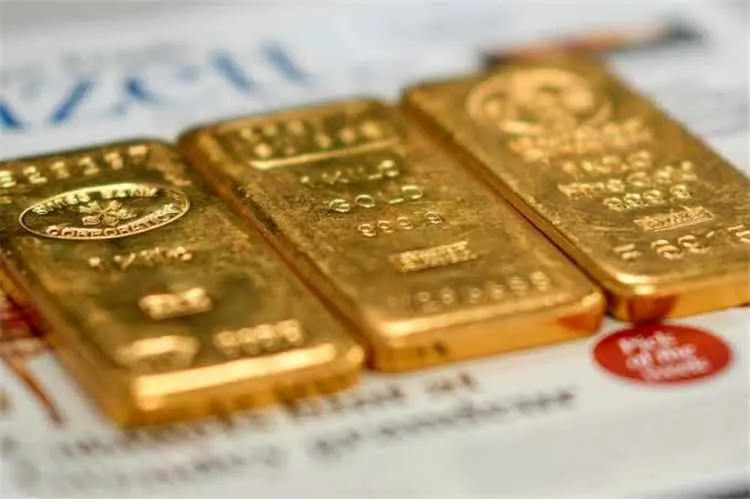 أسعار الذهب تخسر مكاسبها عالميا