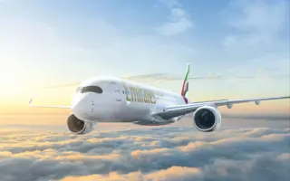 أول طائرة لـ"طيران الإمارات" بمقاعد كهربائية تصل د...