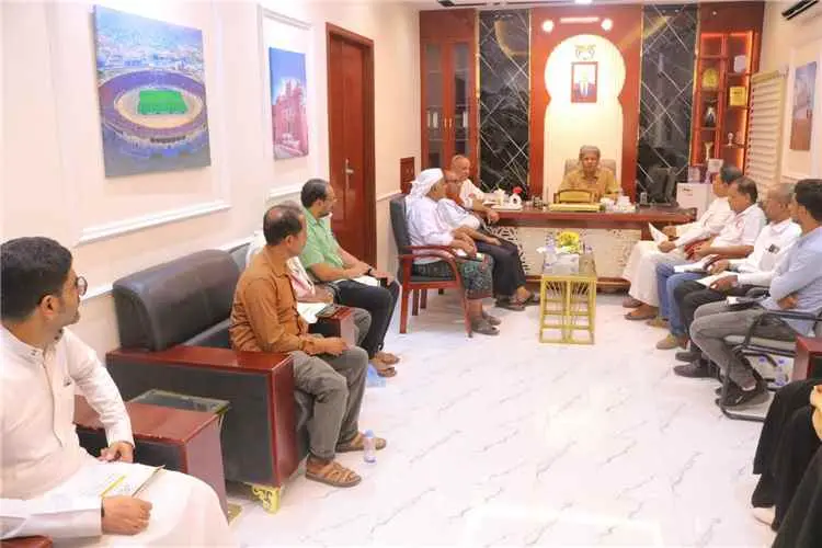 مدير عام سيئون يكرّم الكوادر الطبية والمساهمين في نجاح العيادات الرمضانية بحي الوحدة الأوسط