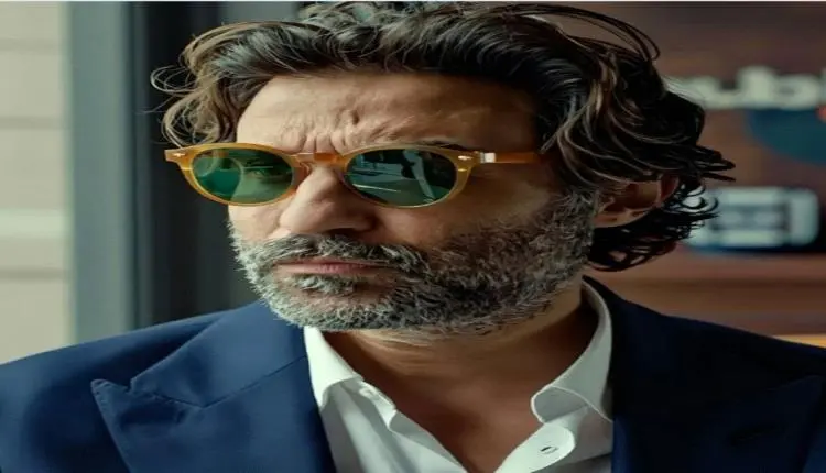 أحمد فهمي يعاني بعد انسحاب مفاجئ لمؤلف ومخرج مسلسل...