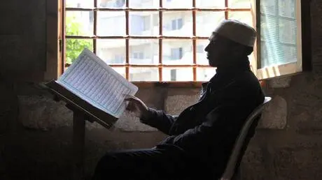 فيديو صادم في ليبيا.. ضرب طفل بـ"الفلقة" داخل خلوة...