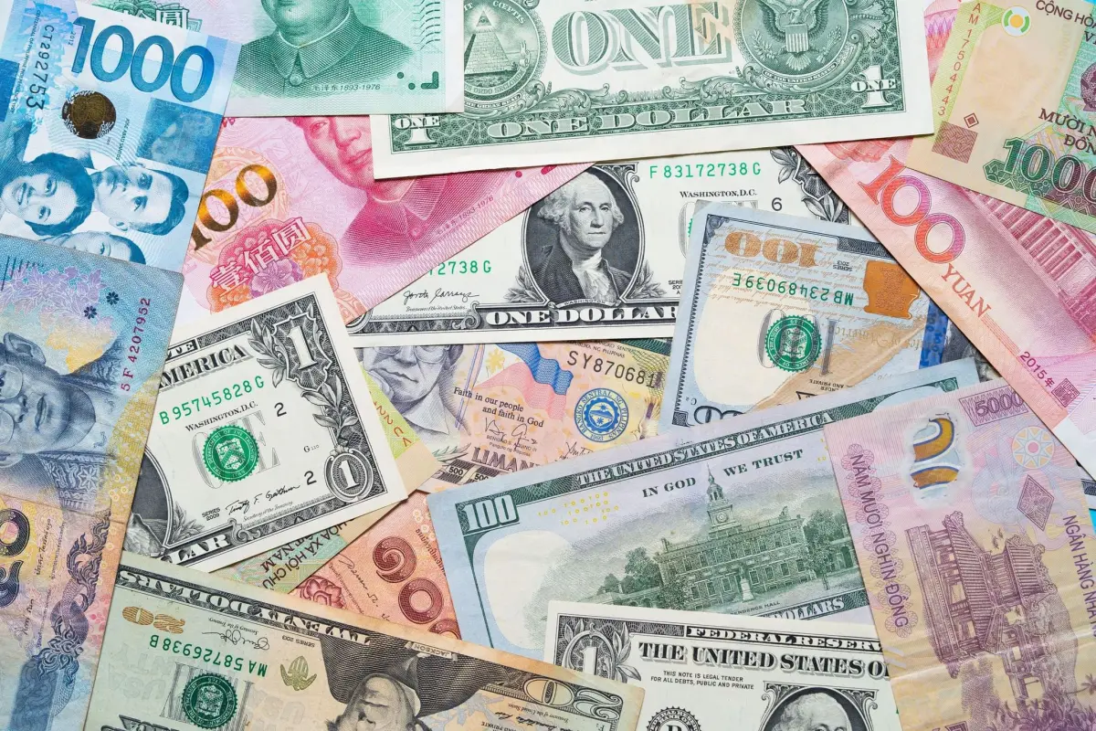 الدولار عند أعلى مستوى في 5 أسابيع عقب رفع الفائدة...