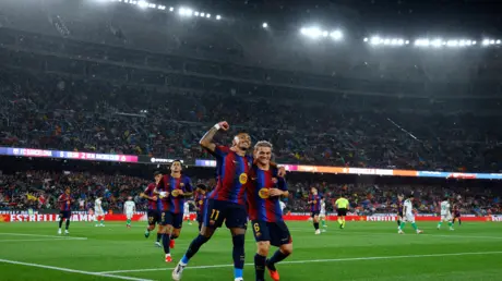 برشلونة يكتسح سانتاندير بسباعية ويتربع على قمة الد...