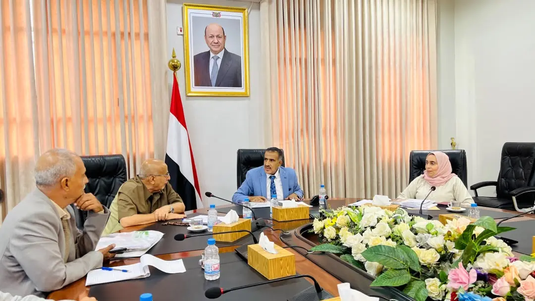 اللجنة العليا للمناقصات والمزايدات تؤكد أهمية الالتزام بالقواعد والإجراءات المنظمة للمناقصات