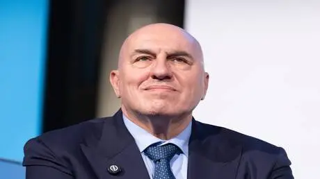 وزير الدفاع الإيطالي: نجهز مهمة بحرية لحماية الملا...