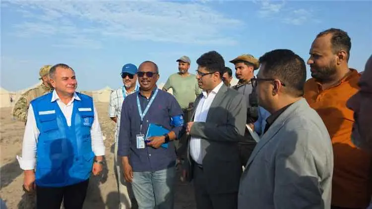 وزيرا حقوق الإنسان والدولة يتفقدان أوضاع النازحين...