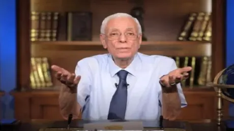 "60 سنة لسه عيل".. طبيب مصري شهير يدعو لرفع سن الم...