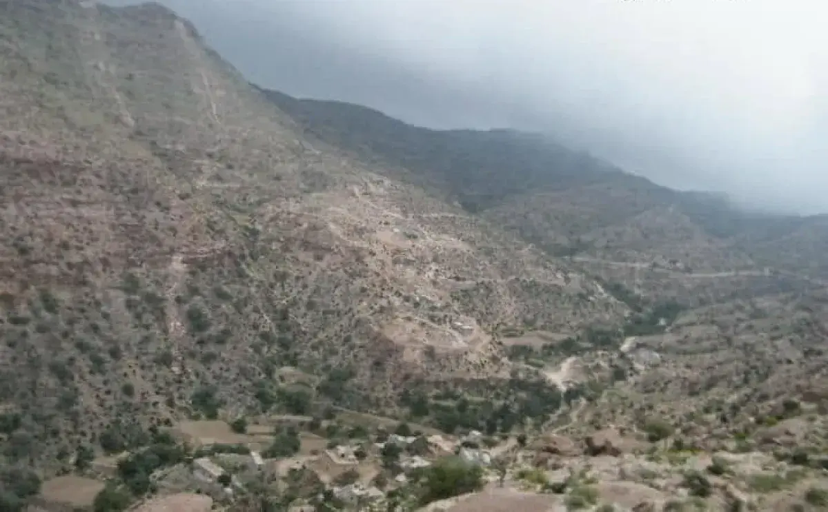مجزرة مروعة في لحج: قصف حوثي يفتك بسوق مدني ويخلف...