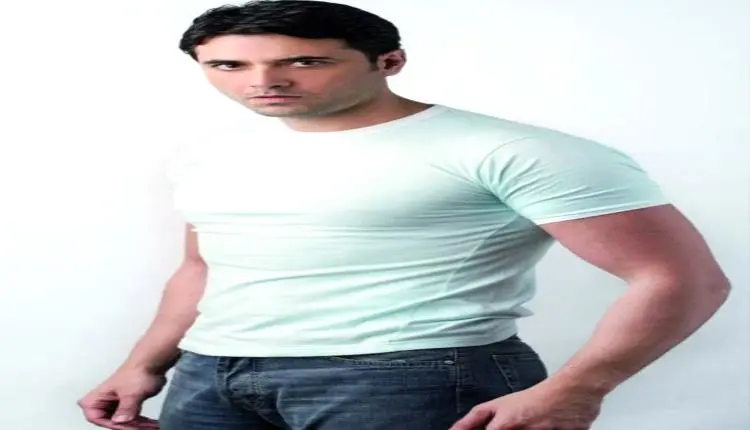 أحمد عز يوجه رسالة مؤثرة لمؤسس مهرجان «دير جيست» و...