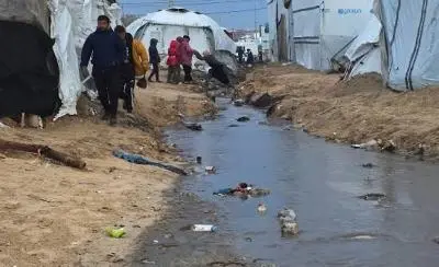 مياه ملوثة وأمراض تتفشى بين نازحي غزة