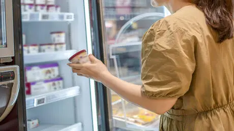 بسبب الحصى.. سحب حلوى مجمدة شهيرة من الأسواق الأمر...