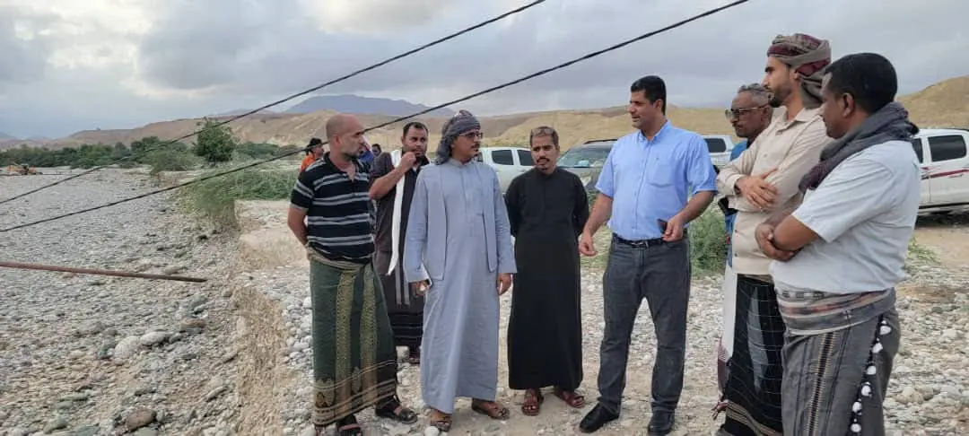 وكيل حضرموت للشؤون الفنية يتفقد أضرار حقل مياه الشروج ويوجه بتسريع استعادة الخدمة