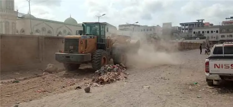 مدير عام المنصورة يوجه بتسوية الطريق المجاور لمدرس...