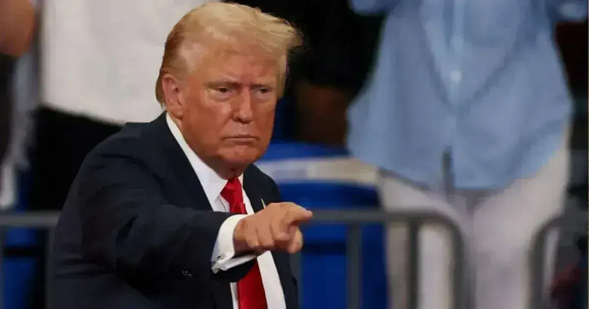 ترامب يعود مبكراً من كامب ديفيد لمراجعة خيارات ضرب...
