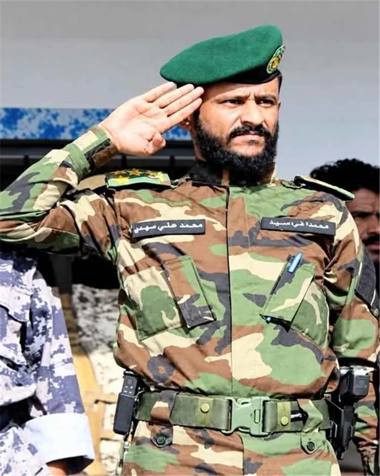 الوزير اليافعي ينعى العميد "سقراط" ويشيد بمآثره الوطنية والعسكرية