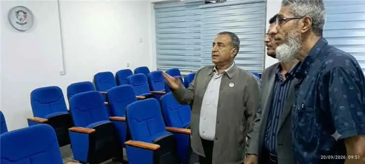 رئيس جامعة عدن يتفقد أعمال إعادة تأهيل مركز الدراس...